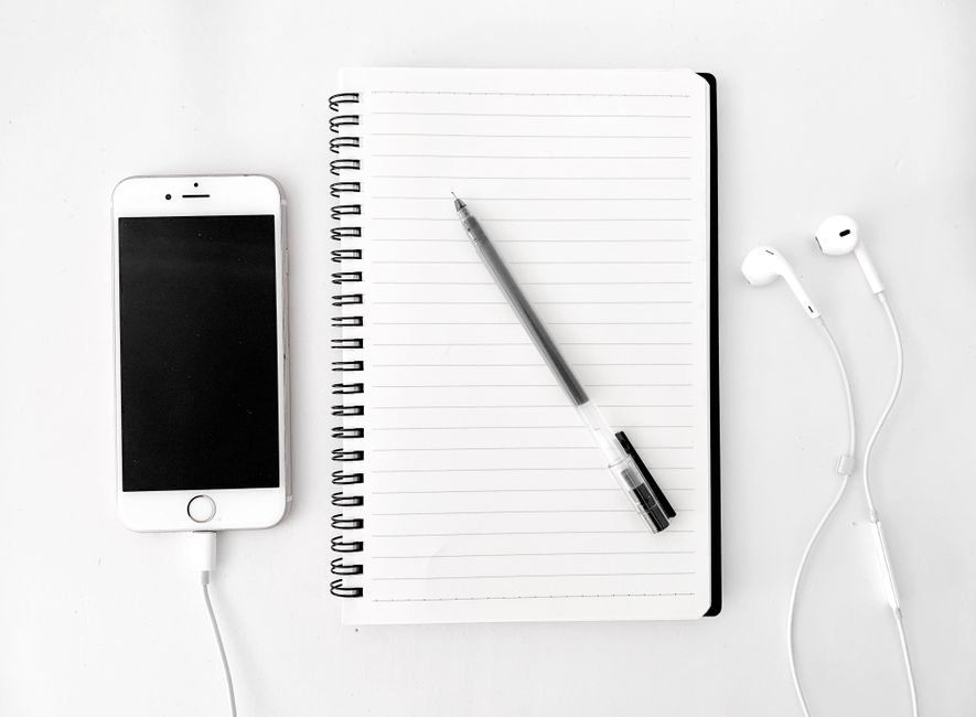 writing note on phone memo