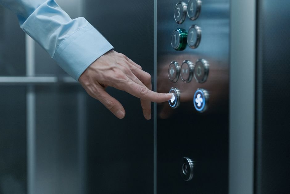 closing elevator doors
