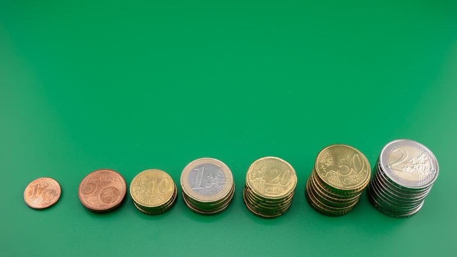 stacked coins different heights